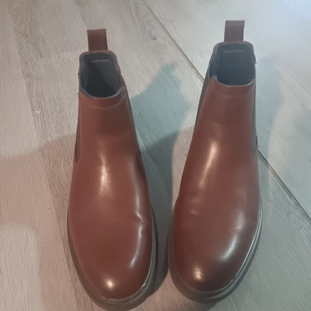 Men's Brown Chelsea Boots - Classic Pull-On Style